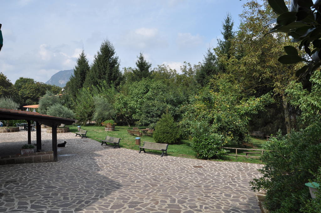 Agriturismo Ricciardelli Villa Contrada  Bagian luar foto