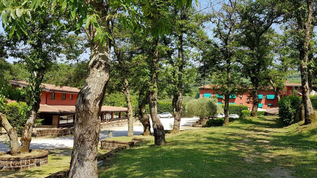 Agriturismo Ricciardelli Villa Contrada  Bagian luar foto